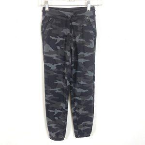 Athleta Girl Camouflage Joggers Size Small (7)